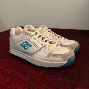 DC Pure-Teal and White Y2K Skater Shoes Size 8 Women’s